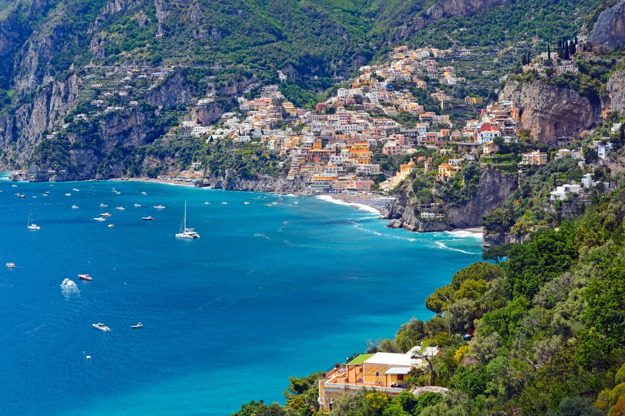 The Amalfi Coast – Fascinating History, Beach Scene, and Restaurants