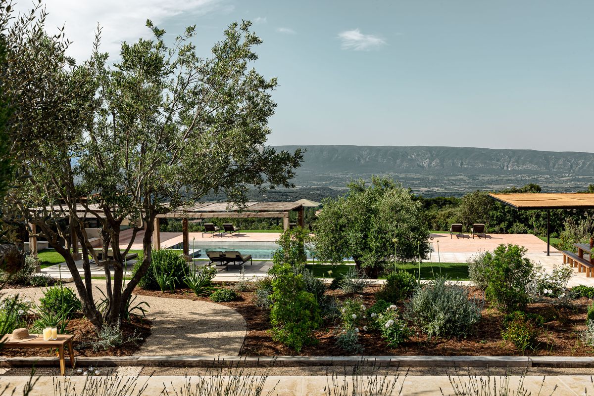 Les Hauts de Gordes Luxury Villa Rental - Provence 14 The Luxury Travel Book