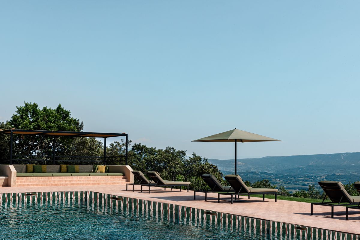 Les Hauts de Gordes Luxury Villa Rental - Provence 85 The Luxury Travel Book