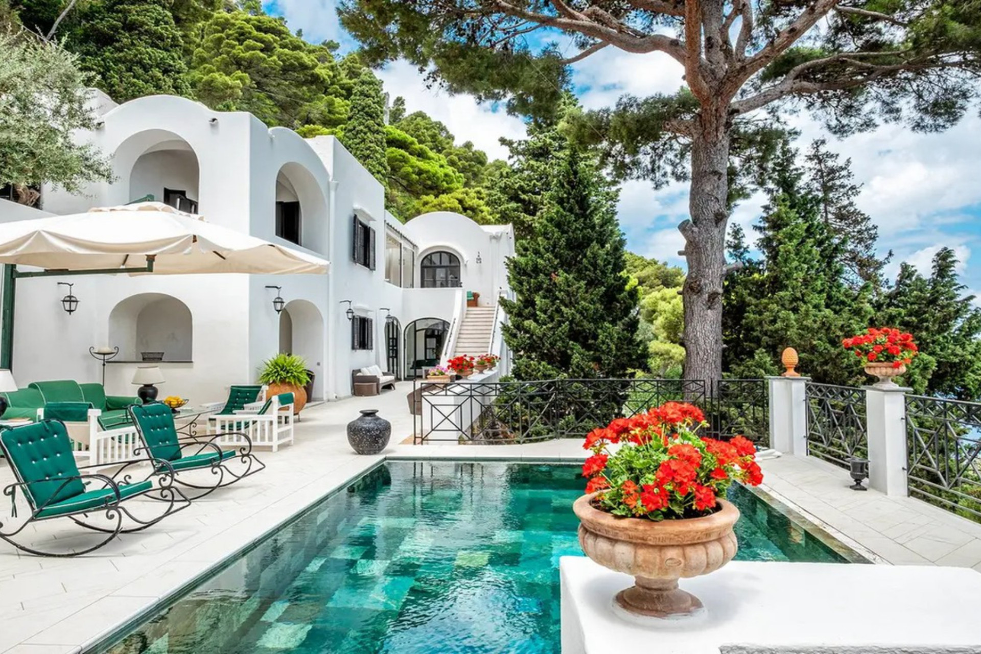 Luxury villas to rent near the best beach clubs in Europe