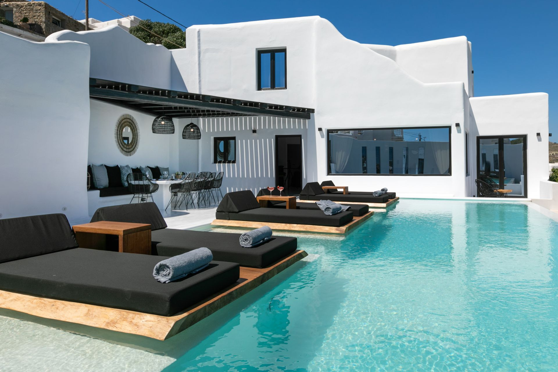 Luxury villa to rent near the best beach clubs in Mykonos