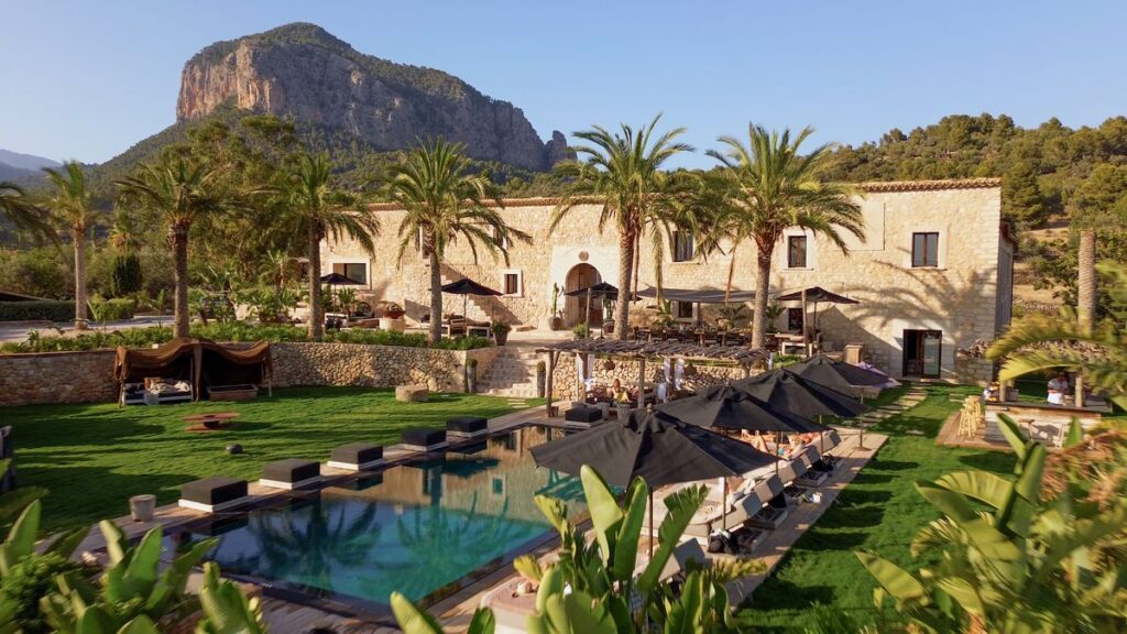 Mallorca cove, Calm shallow cove near a luxury family villa in Mallorca, Spain 